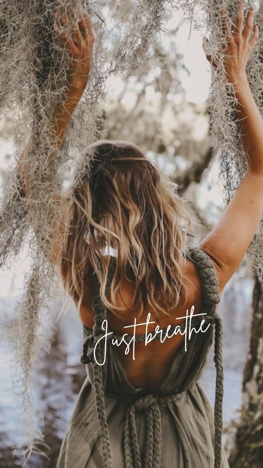 BREATH, what a powerful thing 🌬
This is a beautiful reminder to do what comes naturally.
It's the first thing we do when we come in to this world and the last thing we do when we leave it.
It's literally what breathes life into us. It's what nourishes our bodies.
Your breath is a physical reflection of your mental state.
A slow, rhythmic breath stimulates the parasympathetic nervous system, which reduces the heart rate and relaxes the muscles and mind.
Breath is what allows us to feel connected to ourselves and to the divine life force energy that's within us.
So today's lesson is to BREATHE.
Just breathe.
With lots of love,
Melanie ✨️
Thank you @theta_wave_hypnosis and @beckyhemsleypoetey for these beautiful words and video 🙏