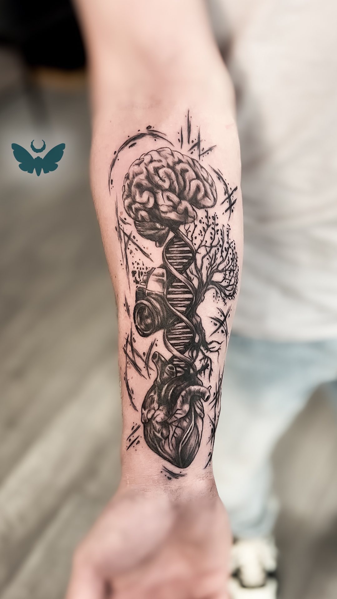 Avant-bras un peu style illustratif « sketchy ».
Merci Julien pour ce projet très chouette 📸
N’hésitez pas à prendre contact avec moi pour des projets dans ce style ✨
.
Je réponds à vos questions et vos demandes de RDV en MP par mail ➡️ topazie.tattoo@gmail.com ou en ligne ➡️ topazie.setmore.com/beta
.
.
#swisstattooartist #swisstattooers #swiss #vikingstattoo #odin #huginmunintattoo #lausannetattoo #topazie