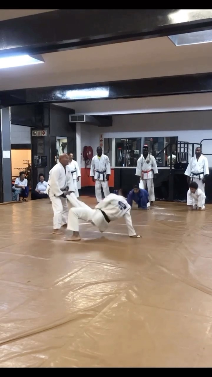 Judo team in action. South Africaโs finest preparing for an upcoming National Judo tournament ๐๏ธ๐ฟ๐ฆ
#sport #judo #martialsarts #gym #fitness #gymcapetown #capetownfit #workout
