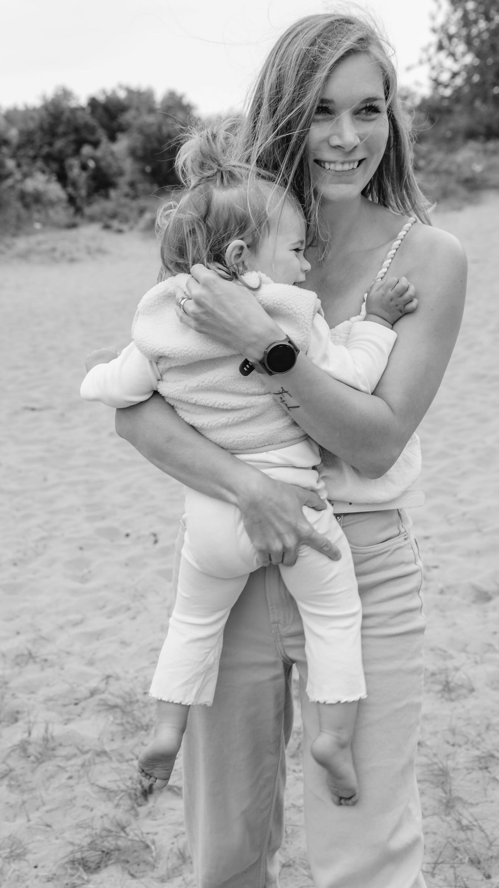 What I’ve been up to these days 🤍
• #weddingphotography #trouwen #bruiloft #bruidsfotograaf #blackandwhitephotography #bwlovers #pregnancyphotography #newbornphotography
#beingamom #motherhood #family
#daniellebosschaartphotography