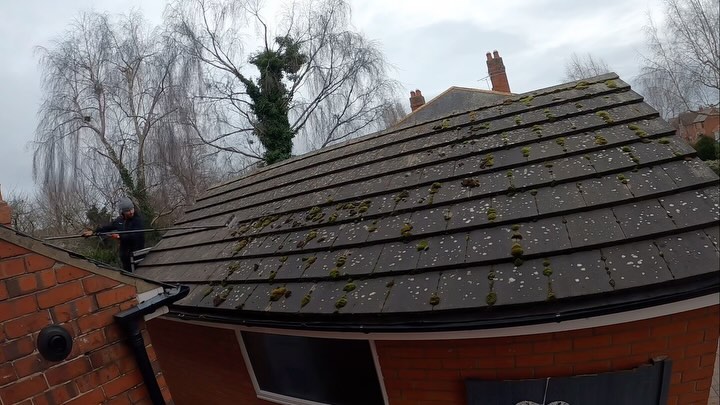 Nice little moss removal on this garage roof, finished off with a biocide treatment 💥😎