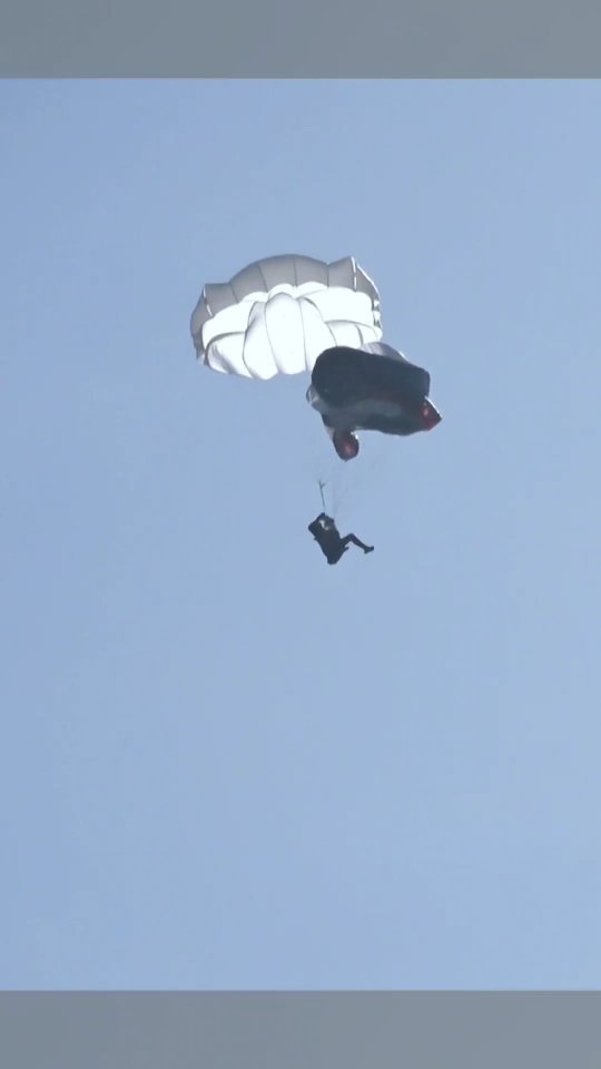 collapses, spirals, stalls, helis, tumblings... 💥
what a weekend 🤩 SIV at Garda Lake 🪂☀️.
big thanks to our fearless participants 🙏 @flying_franzi @hielkeelferink , jens, joshi, @goa_ka_stress , @zantro.p , steffi, leo
#siv #paraglidingsiv #gardalake