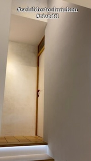 Deze hal werd voorzien van een prachtige gouden schildertechniek uit het Rivedil gamma.
@rivedil_holland_belgie @pm_lisse