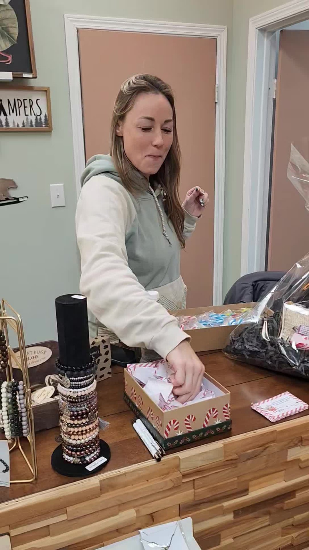 🎉 Congratulations to Our Prize Basket Winner! 🎉
We’re thrilled to announce the winner of the fabulous prize basket, a collaboration between @mountainview_beauty @complete.home.collective and Blended Solutions Sundre! A huge thank-you to everyone who participated and supported our businesses during this special event.
We look forward to seeing you soon! #SundownInSundre #ShopLocal #blendedsolutionssundre #ReadConnectCreate #communitybookstore