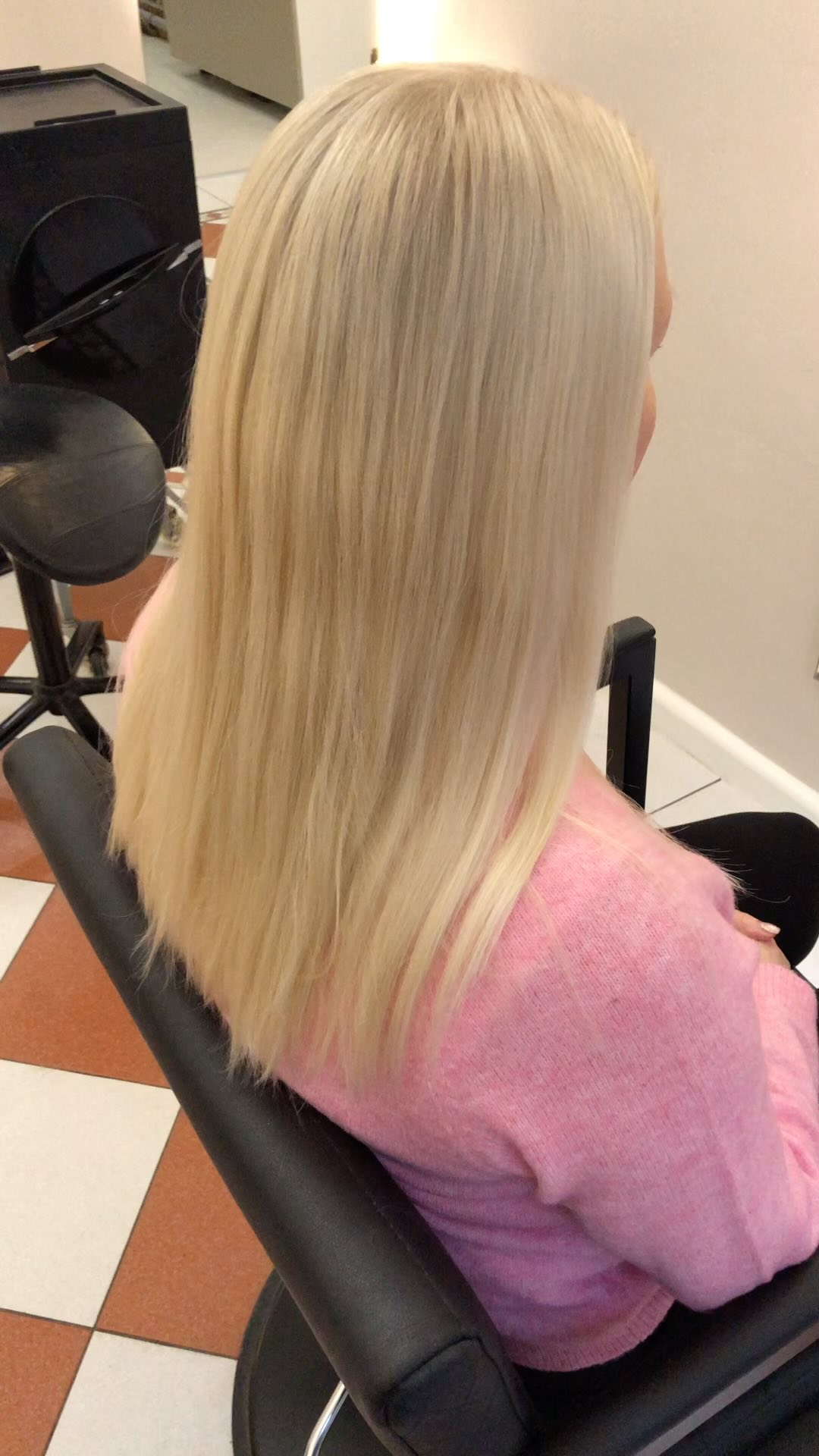 New hair 🧡
By @annikasbow
#honeycopperblonde#warmblonde#blondes
#goldwellfinland#bowhelsinki#kampaamohelsinki