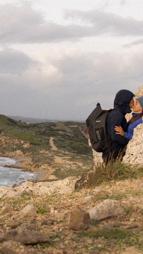 Fuori ora il nuovo video YouTube della settimana passata in Sardegna per vivere un po’ di #vanlife con amici. Avevamo appena lasciato Corfù per passare un po’ di tempo a terra e proprio ora Moon Shadow sarà portata qui, la nostra isola del cuore 🏴☠️🌬️ #sardegna#sardegnaofficial#sardegnagram#sardegnaterraemare#boatlife#vanlifestyle