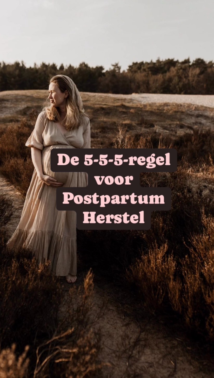 Ik wilde dat ik dit had geweten in mijn eerste kraamweek!
💜 De 5-5-5-regel gaf me namelijk tijdens mijn derde postpartum periode een fantastisch handvat voor mijn fysieke en emotionele postpartum herstel.
We zijn snel geneigd om meer te doen, meer te willen. Maar ook al heb je geen hechtingen, je bekkenbodem heeft rust nodig. En die herstelt het best als je zo veel mogelijke plat ligt.
En dat is ontzettend lastig, vooral als je je weer wat beter gaat voelen. De 5-5-5-regel was voor mij een mooi handvat voor deze periode:
🤱🏼 de eerste 5 dagen IN je bed: alles staat in het teken van rust en huid-op-huid contact. Je spieren en weefsels hebben een optater gehad tijdens de bevalling. Je gaat alleen je bed uit om naar de wc te gaan of te douchen en voeden doe je idealiter liggend. Als het lukt laat je iemand anders je eten en drinken brengen.
🤱🏼 5 dagen OP bed: je kan wat vaker rechtop gaan zitten, en wat lichte activiteiten in bed, zoals je oudere kinderen voorlezen. Maar blijf nog steeds zo veel mogelijk rusten en gebruik ook deze tijd .
🤱🏼 5 dagen ROND het bed: in deze periode kun je wat meer rondom het bed doen, zoals een wasje opvouwen, maar probeer staande activiteiten te beperken tot max een half uurtje.
🌸 Uiteindelijk heeft je hele familie er wat aan als jij zo snel mogelijk weer hersteld, maar dan is dus juist de kunst om in de eerste weken zo veel mogelijk rust te nemen.
🤱🏾 Als je al eens eerder bent bevallen, heb ik een vraag voor je: heb jij voldoende rust genomen in de postpartum periode?
🤰En mocht je zwanger zijn: hoe zie jij je postpartum herstel voor je?
#postpartum #kraamweek #postpartumherstel #zwanger #kraamtijd