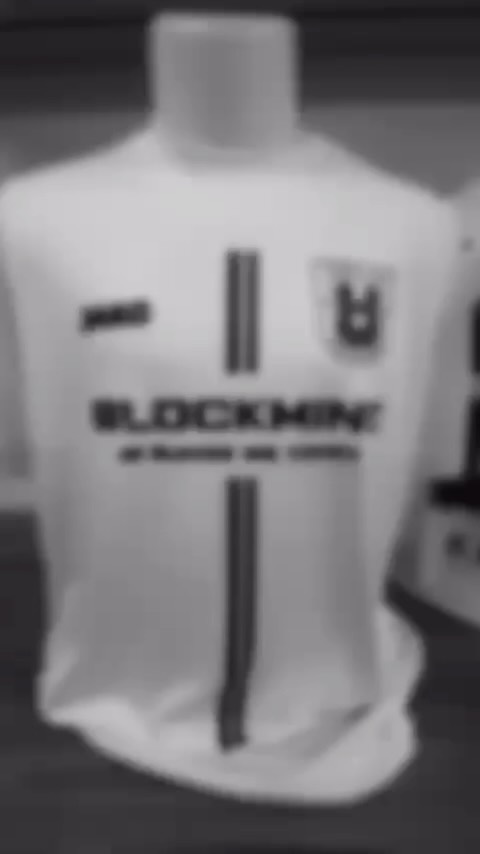 Mit Freude präsentieren wir unser neues Heimtrikot für die Saison 2024/2025. In enger Zusammenarbeit mit @main.textildruck wurden diese individuellen Trikots erstellt.
Vielen Dank für die tolle Zusammenarbeit!
#fco #oberrosbach #kreisoberligafriedberg #kreisligafriedberg #jako