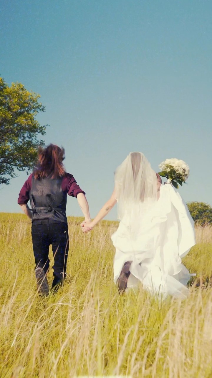 “A girl with kaleidoscope eyes”
+
Throwback to this Beatles themed wedding! Had lots of fun experimenting with this kaleidoscope filter from @prismlensfx
.
.
.
.
.
.
.
#prismlensfx #kaleidoscope #sonya7iii #sonyshooter #sonyalpha #kansaswedding #kansascitywedding #missouriwedding #weddingvideo #weddingreel #weddingfilm #weddingfilmmaker #thebeatles #weddinginspiration #lfk #lawrenceks