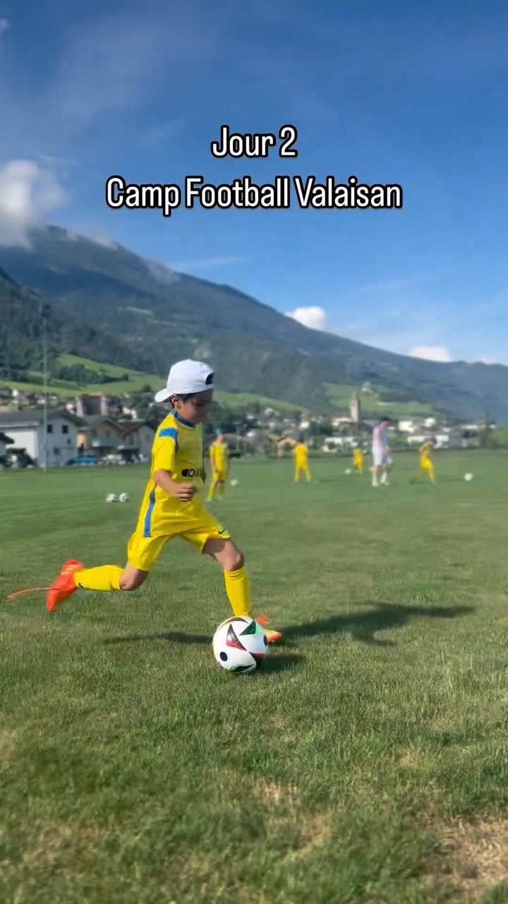 Day 2 du camp FV 2024
Le soleil 😎 était présent pour nos petits footballeurs.
Une belle discussion sur la nutrition avec Pascal Métrailler.
𝗙𝗩 🔴⚪⚽
#footballvalaisan #foot #football #sport #soccer #fv #valaisan #valais #wallis #footamateur #futbol #plaisir #lovefootball #jogabonito #dimanchematin #sundayleague #ligueamateur #transfer #mercato #infomercato #sundayleague #formation #associationfootballvalaisan #article #campfv #footballvalaisan.com