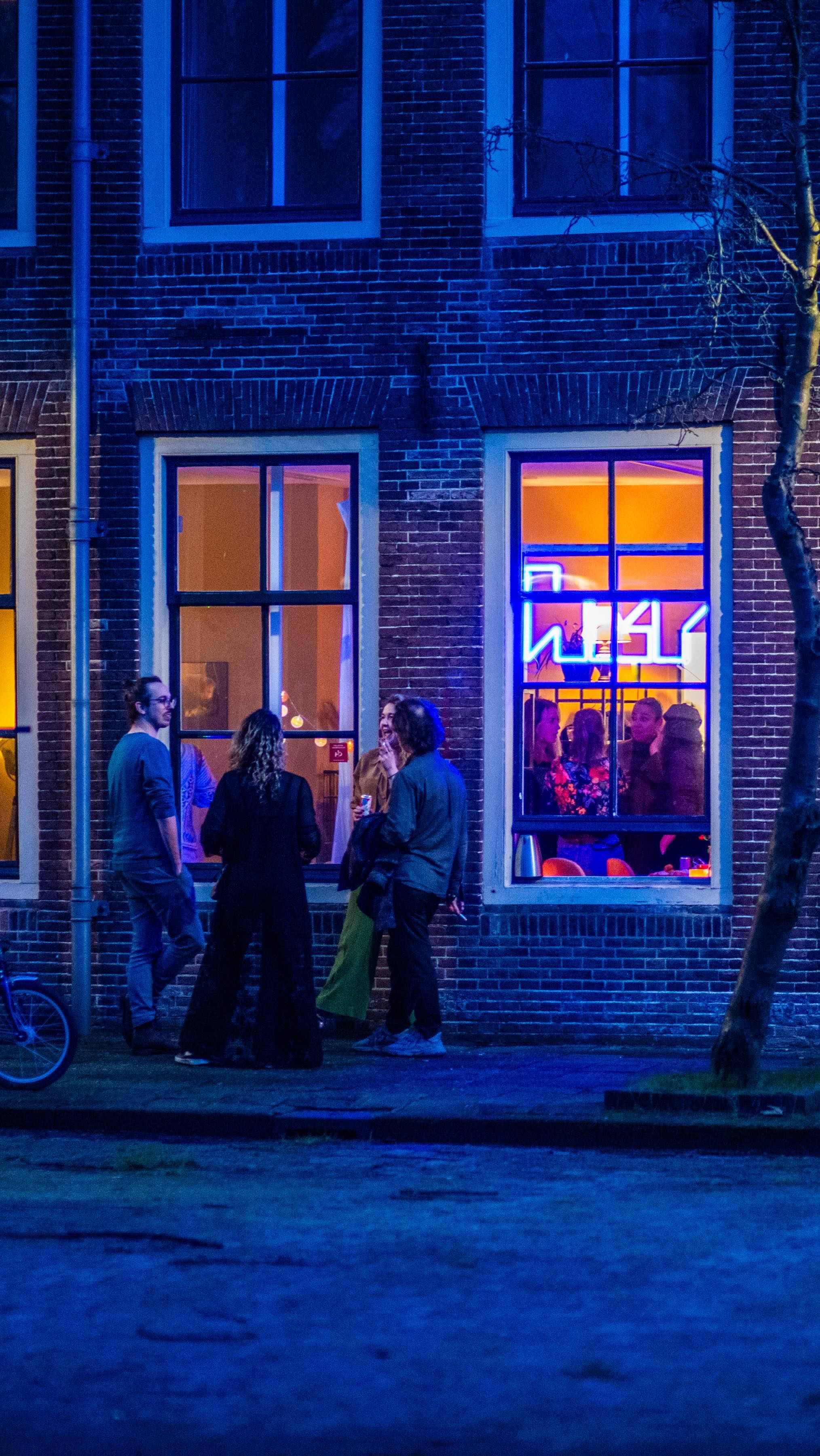 HER Office warming was absolutely perfect! Thanks everyone for joining our celebration ✨
And a BIG thanks to our contributors:
Visuals by @gittespinder and @jrncprs
Beats by @dirktor & @jobkevanderpas
Tasty bites by @kyrinka
Prep magic by @jobkevanderpas & @claudia_bron
& all night hydrated by a selection of beautiful brands: @nightwatchdrink 🦋@spirited_union_rum 🌹@brouwerijhomeland 🎉
And of course @marineterreinamsterdam for having us part of the community in HER beautiful new office space 🙌
Pictures by @jitskenap
Video’s by everyone ;)
Become a part of HER Community (link in bio) to receive our monthly calendar and updates, starting from March we’ll be hosting our first workshops and happenings ❤️🔥