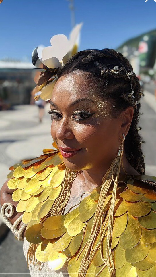 É carnaval em Copa! @empolga @hananzaoficial
@andretoshrios 
#VerãoColorido #VeraoCarioca #CarnavalVibes #Carnaval #carnavalcarioca #CarnavalRJ #carnaval2024 #riodejaneiro #brasil #brazil #carnival #tastudios #autoral #handmade #feitoamao #moda #look #fashion #slowfashion #verao #cores #fantasia #acessoriosfemininos #acessoriodemoda #colar #pulseira #errejota #bailedosarongue
#ModaColorida #verãovibrante