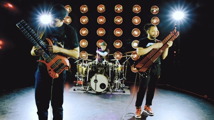 !! NEW SONG & MUSIC VIDEO !! Out today on YouTube and all streaming platforms 🎧 ‘ThunderTap’ @felixmartinmusic @joantorresmusic
•
•
@sabiancymbals @mapexdrums @evansdrumheads @promarksticks @offsetpedal @humesandberg @kellyshuguy #sabian #sabiancymbals #mapexdrums #evansdrumheads #promark #humesandberg #offsetpedals #felixmartin #drumming #drums #drummer #drumlife #music #drummers #drumset #musician #guitarist #guitarplayer #drummerlife #groove #metal #metalmusic #progrock #fusion #progmetal #drumkit #baterista #drumsolo