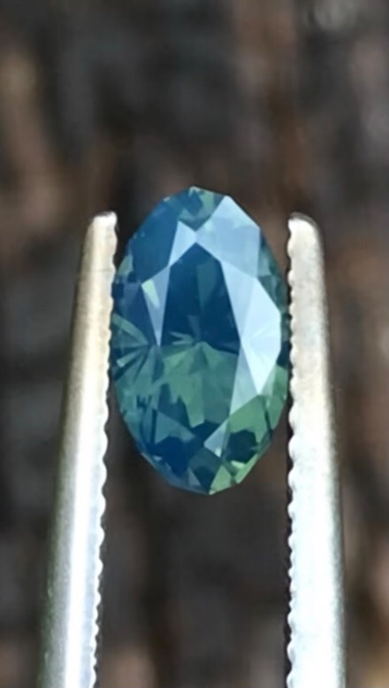 Saphir d’Auvergne taille ovale 1,61ct
Quelques merveilles sont encore disponible, retrouvez les dans notre boutique en ligne 💎 (lien dans la bio)
Ci dessus :
Saphir d’Auvergne (France), taille ovale 1.61ct
Dimensions : 5.08 x 8.52 mm, hauteur : 4.79 mm
Taille de précision. Naturel, non chauffé, non traité.
(Prix professionnels nous contacter)
#saphir #saphirdefrance #saphirdauvergne #frenchsapphire #finegems #exceptionalgemstones #teal #tealsapphire #bluesapphire #precisioncut #saphirfrançais #ethicallymined #naturalsapphire #unheatedsapphire #saphirnaturel #pierresethiques #joaillerieethique
#sapphire #gemme #cuttinggemstones #precisioncut #ethicaljewelry #highjewelry #opalecentsapphire #statementjewelry #hautejoaillerie #minetomarket #jewelrydesigner #milkysapphire #gemstonetraceability