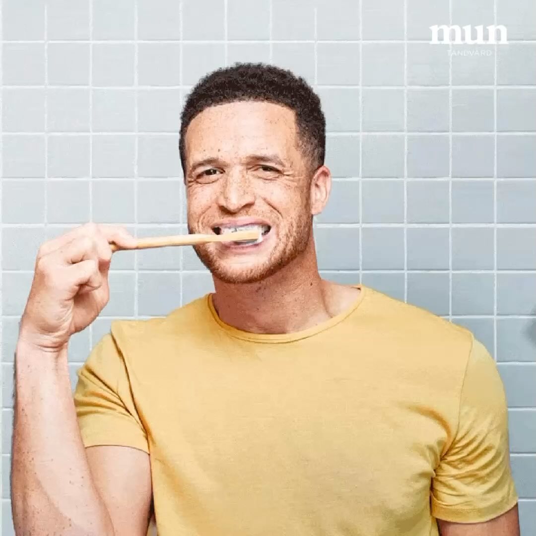 Trevlig helg önskar vi på Mun Tandvård! Visste du att det finns en tandkräm med namn opalescence som både gör att du behåller den vita färgen längre och tar bort missfärgningar! Perfekt komplement till dig som bleker dina tänder. Finns att köpa hos oss på kliniken! 🤍🪥🌷