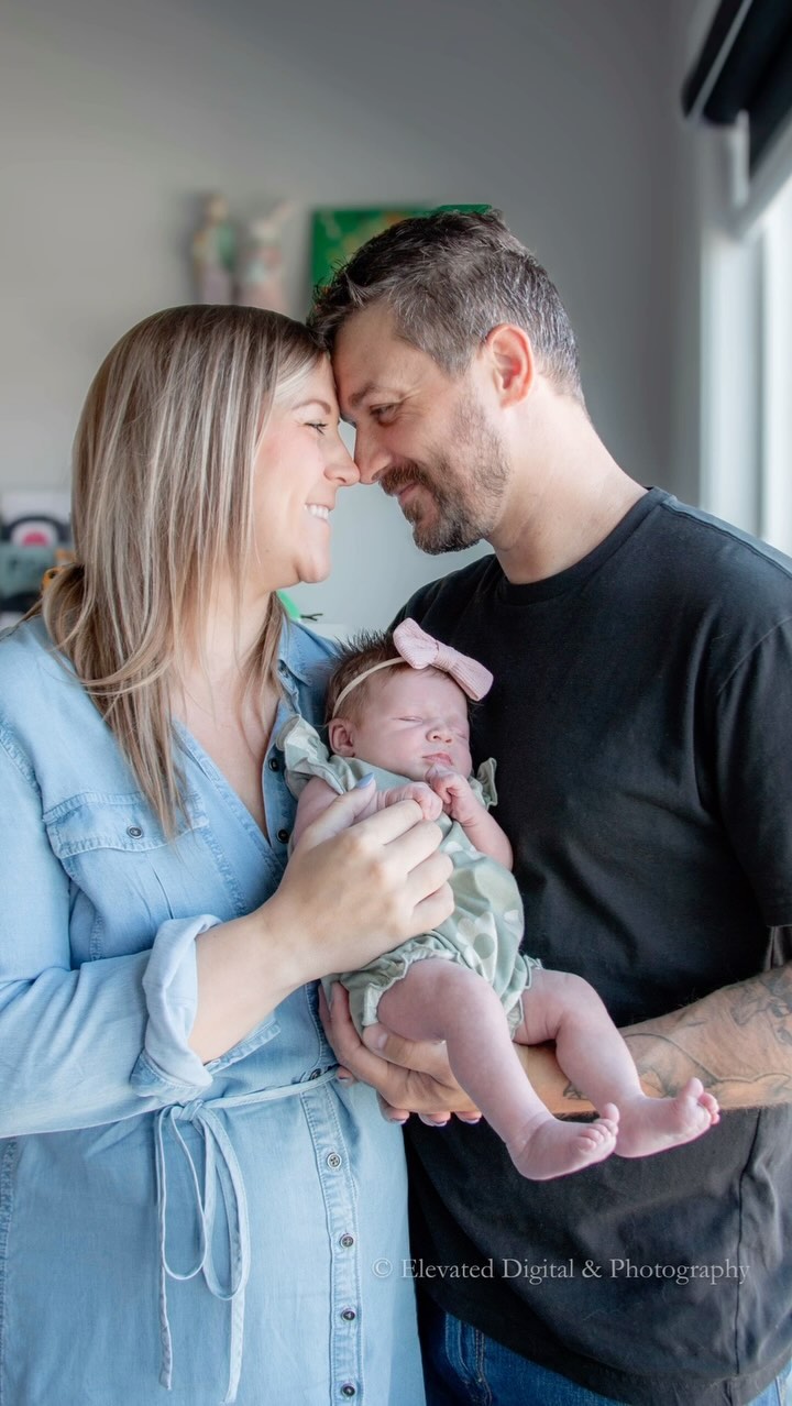 Miss Kinsley May, you are pure perfection. 🌸 There’s something truly magical about stepping into a home that has just welcomed their first baby. The excitement of so many firsts, the joy in every moment—it never gets old. It’s a privilege to witness a couple who found each other, embraced love fully, and now, together, have brought this beautiful new life into the world. Kevin and Rebecca, your love has created the perfect little Kinsley. 💕
#KinsleyMay #NewbornJoy #FirstTimeParents #LoveInEveryMoment #FamilyFirsts #yegnewbornphotographer #yegnewborn #yegfamilyphotographer #yegfamilies