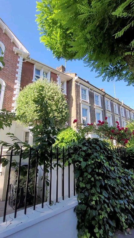 Ready for the first #viewing in #nottinghill ... a beautiful day in a life of a #propertyfinder in #london🇬🇧 #welchomeinternational