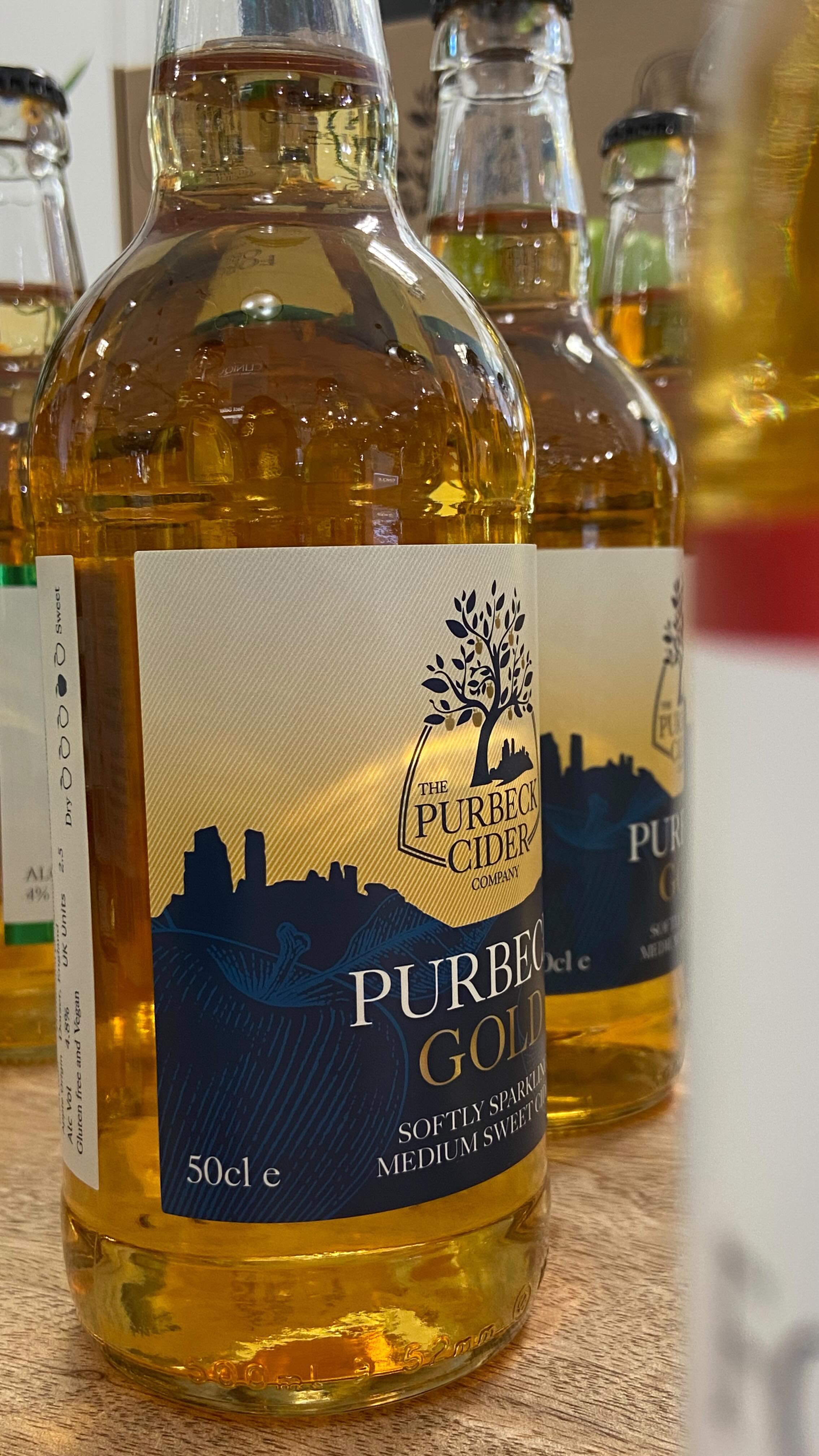 Happy Hump Day!
Celebrate with Purbeck Cider on the Ground Floor from 11am today🍻
Packed full of flavour with locally grown apples, try their range of premium Dorset cider.
Plus buy 6 and get yourself a free Bobby’s Jute Bag 🛍️
#cidertasting #purbeckcidercompany #lovelocal