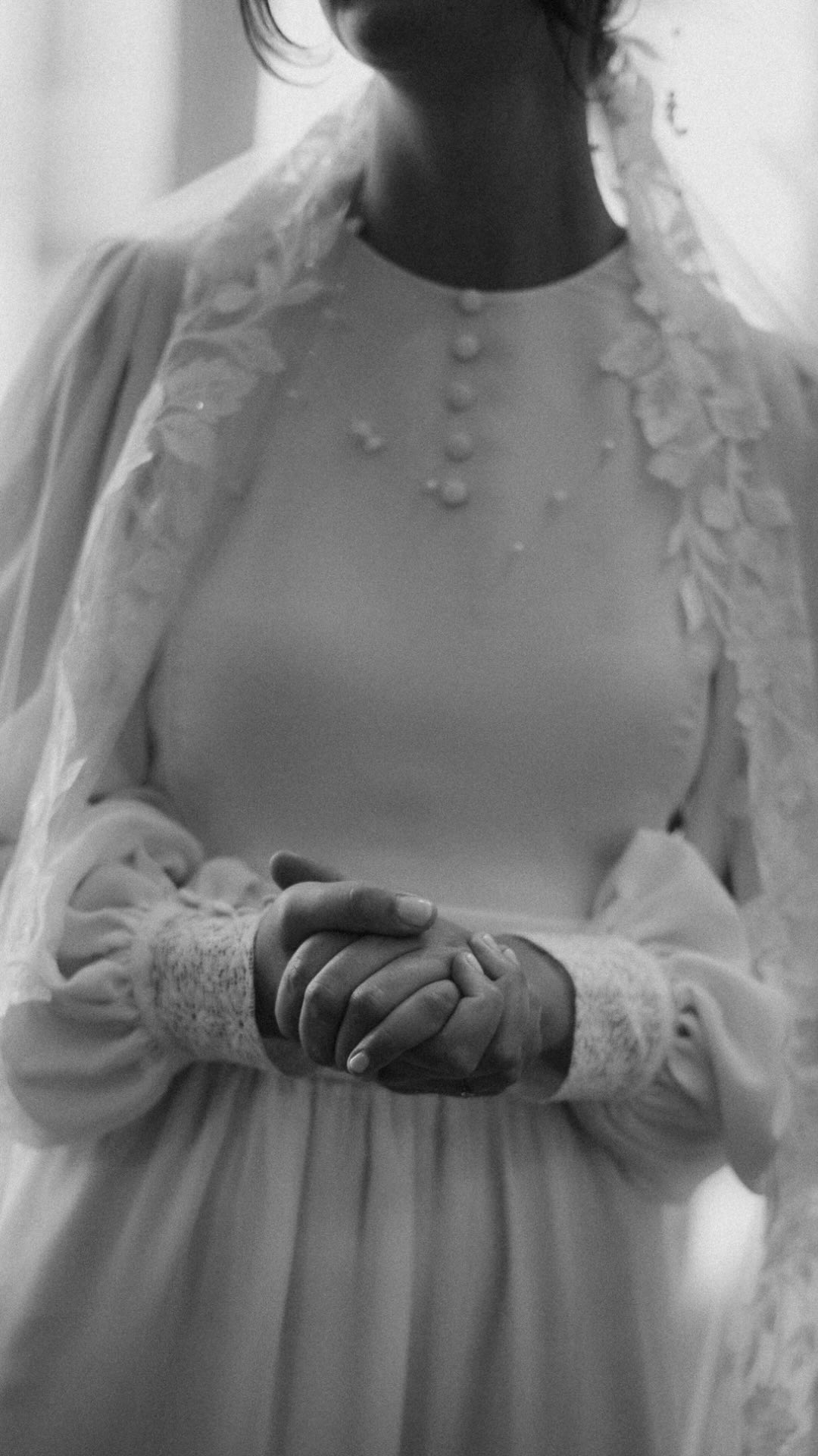 Best burger I ever had! And made it more memorable because it was on the wedding day, with the bride and groom. Love the spontaneous moments on the wedding day.
We had to drive a long way to the most beautiful chapel on a hill, in Leuven. We were just in time to eat a burger and enjoy our lunch.