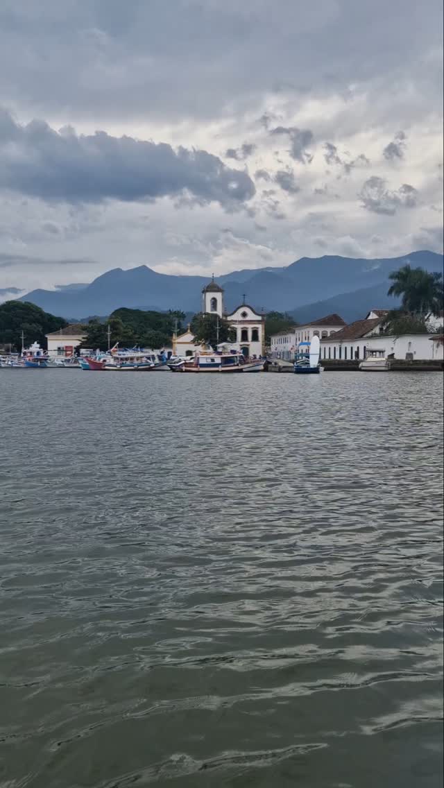 Chegando pelo Mar, enfrente a Igreja Santa Rita!
#paraty #turismo #Mtur