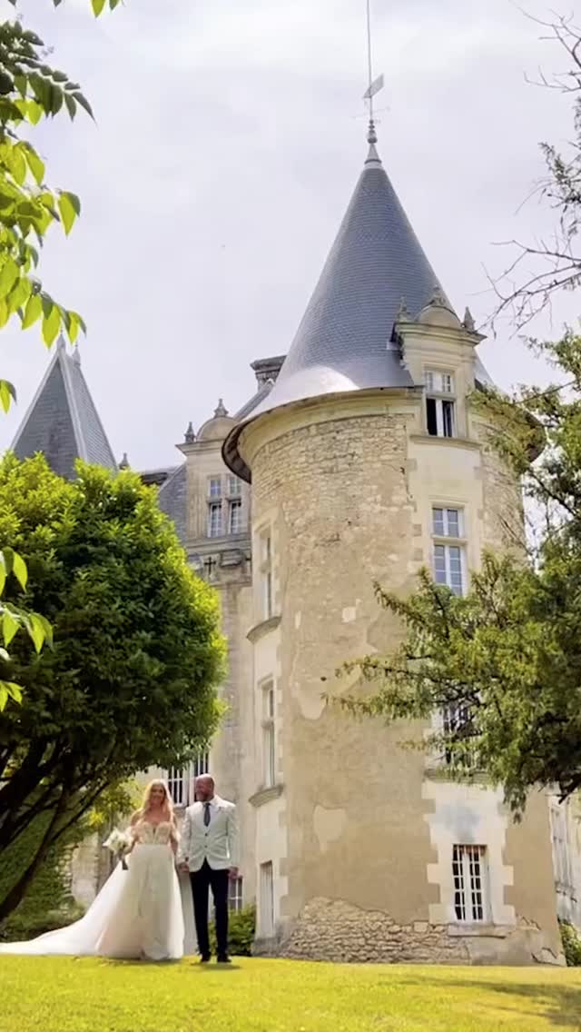 Casually walking round your chateau on your wedding day. Such a stunning venue and the gorgeous @lynseyjay89 made everything look even better. She loved her iwedfilm and we loved filming it.
Filming for Memories 💛
Second shooter @cjphotography_wedding
Venue @chateaudelacotedordogne.
Planner @katesweddings_france for @marrymeinfrance.
Entertainment from the amazing @singingwaitersfrance.
DJ the adorable @britishdjinfrance .
Content creator @iwedfilm
Dress @alongcameevebridal .
#weddingfilmfrance #weddingsouthwestfrance #chateauwedding #contentcreatorfrance #perfectlittlewedding #wedding contentcreatorfrance