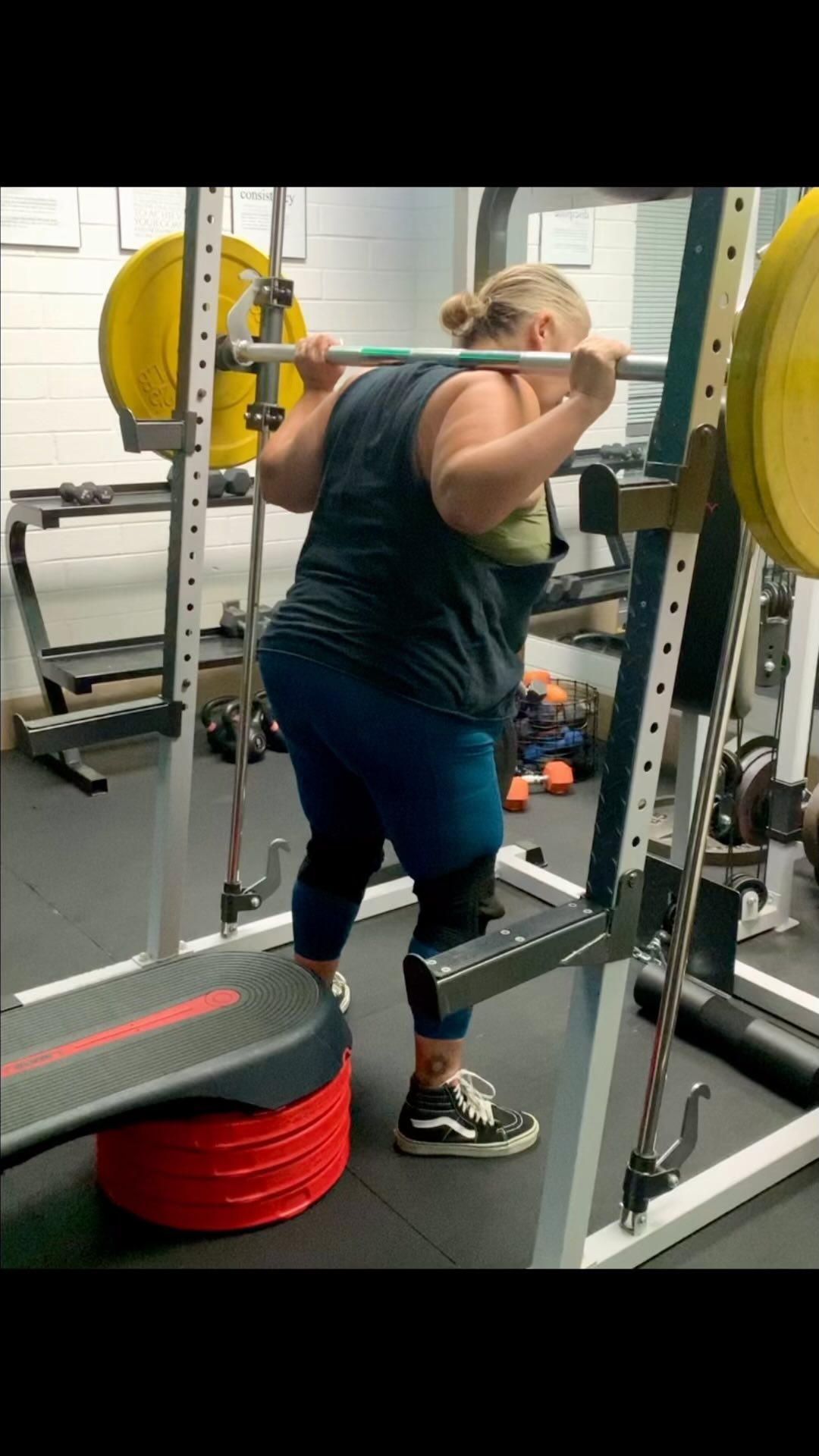 Just because you have knee problems doesn’t mean you can’t squat! You just have to do it with proper form, in a safe, stable and controlled environment.
Awesome job Yvonne!
#fitness #fitnessjourney #fitnessaddict #fitnesslifestyle #fitnessphysique #fitnesslife #nutrition #macros #dothefknwork #dudethatlifts #strengthtraining #ryourogue #fit #fitnessphoto #fitnessinspiration #gym #gymmotivation #gymworkouts #mobilitytraining #mobilitywork #fullbodyworkout #workout #workinprogress #workoutmotivation #musclegrowth #muscle #positivewinergy #personaltrainer #nutritioncoach #clientprogress