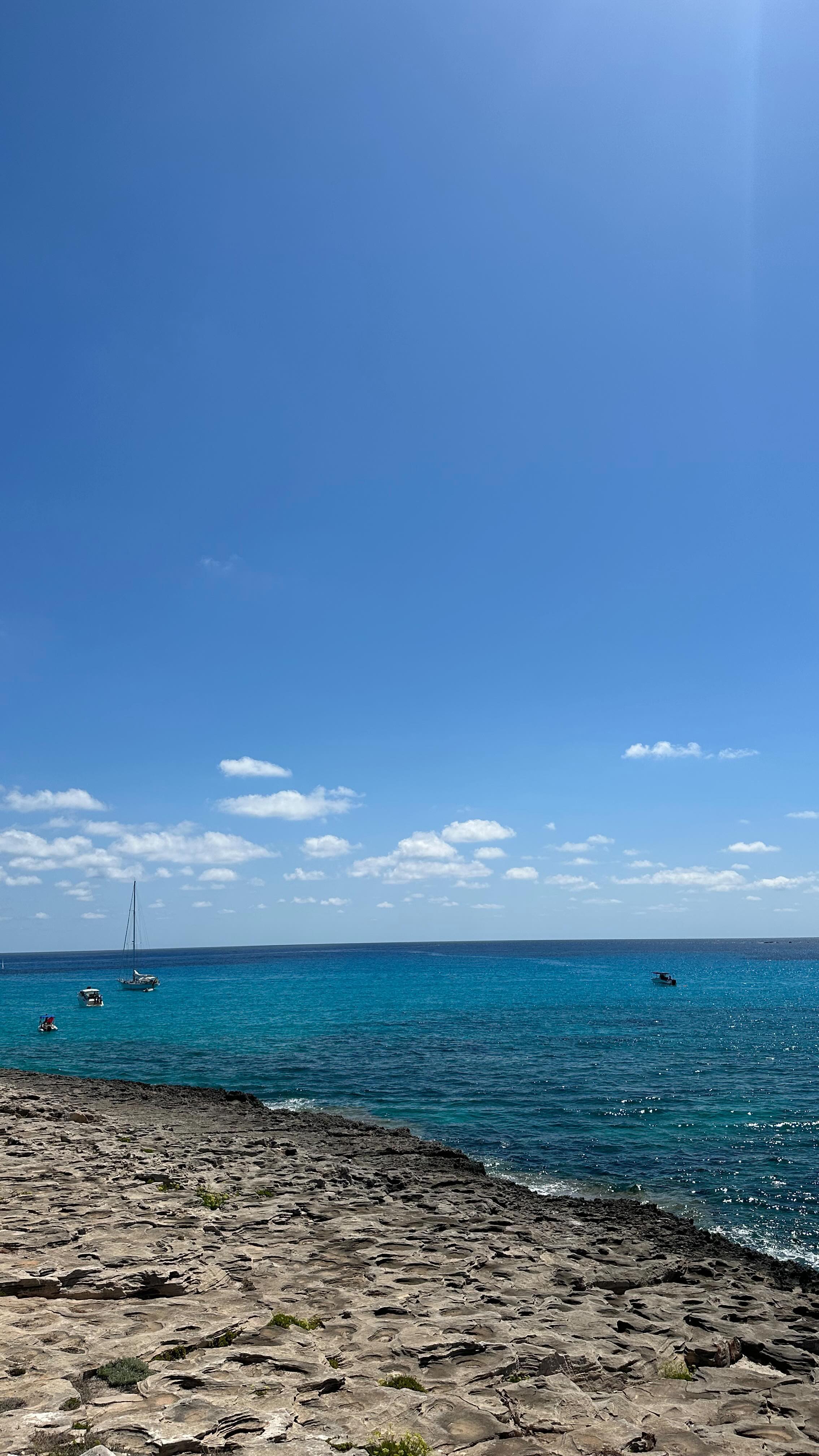 Day 3 🚂
Link in bio ⬆️
#menorca #minorca #spain #island #menorcaisland #blog #travel #travelblog #travelblogger #couple #travelcouple #traveldairies #memories