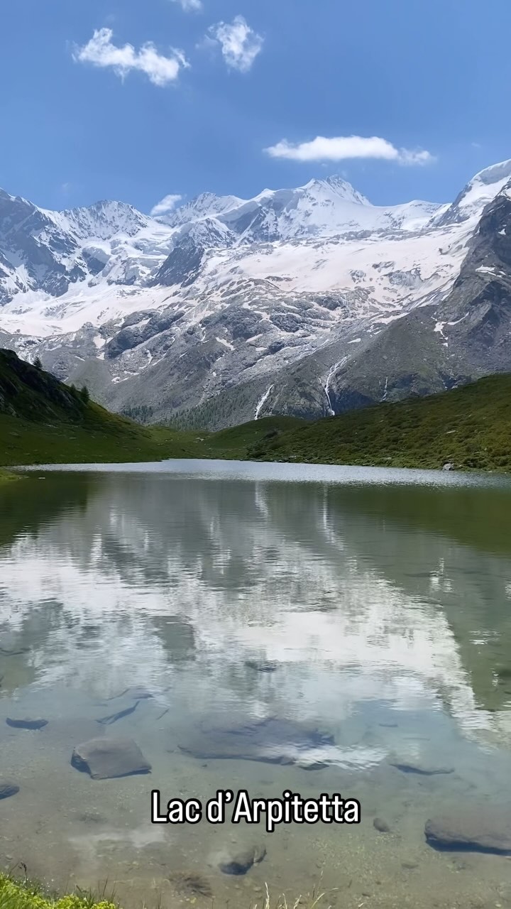 Roc de la Vache - if we could only do one hike/run in the Val d’Anniviers it would be this one ☝️
📸 taken just this week in the sunny #valdanniviers
-
@valdanniviers #valais #wallis #imperialcrown #rocdelavache #trailrunning #trailrunner #trailrunningswitzerland #fromwhereirun #hiking #randonnée #switzerland🇨🇭 #mountainlife #mountainview #naturebrilliance #beautifuldestinations #grimentz #zinal