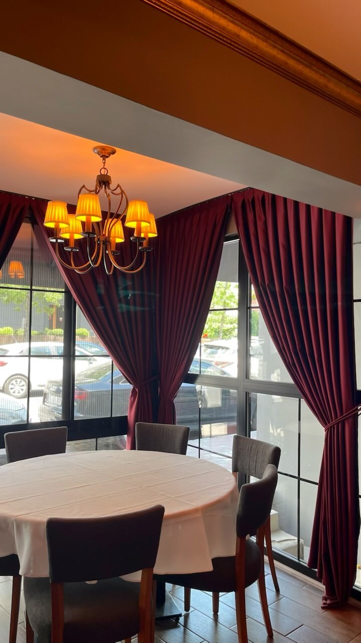 Eser Otel’in karşısında yeni açılmakta olan et ve şarap restoranımızın hazırlıkları ve iç dekorasyonu hızla devam etmekte 😊
Çok yakında sizlerle… 🥂
#buyukcekmece #büyükçekmecesahil #steakandwine #şarap #et #sahil #etrestoranı #şaraprestoranı