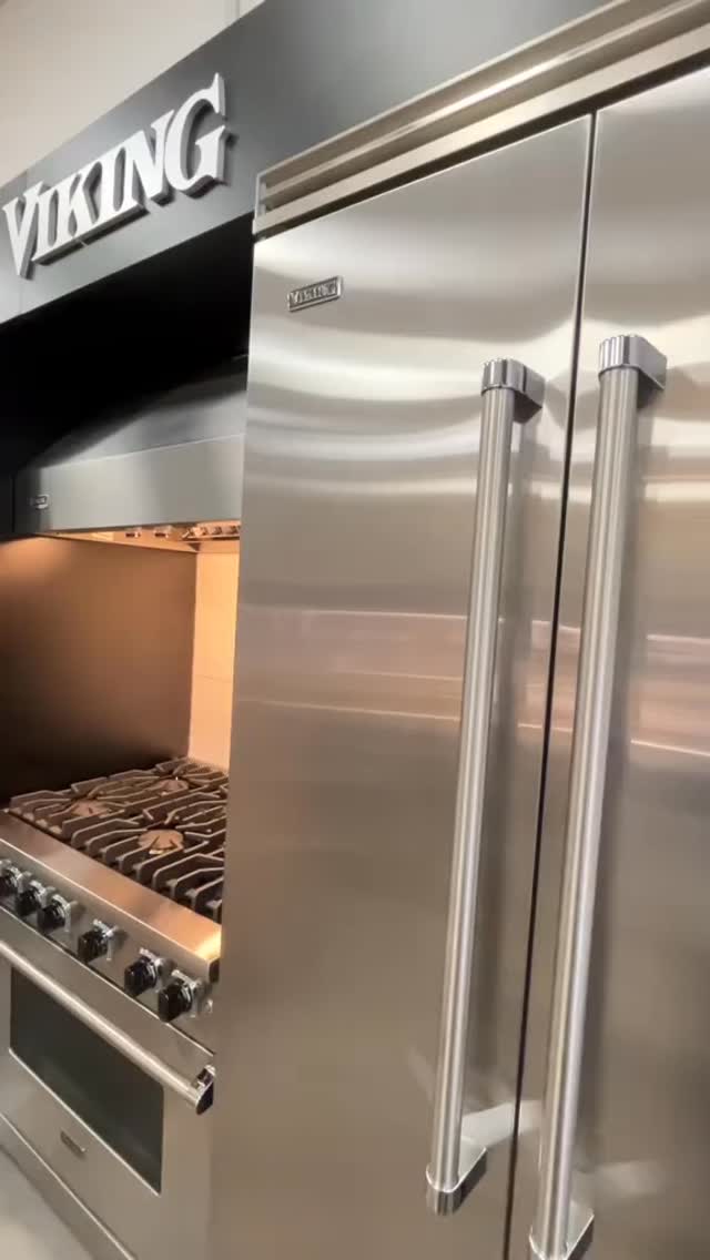 Saca el chef que llevas dentro con Viking: potencia, elegancia y precisión en cada detalle.
Convierte tu cocina en un verdadero referente culinario con Viking.
- Quemadores de alto rendimiento
- Refrigeración avanzada
- Diseño profesional
¿Listo para dar el siguiente paso?
Visita el showroom de D’ Cocina Home & Professional en Comandante Espinar 331, Miraflores.
Dale me gusta ❤y guarda este video si tú también sueñas con una cocina Viking.
@dcocina_pe @dcocina_pe @vikingrange @vikingrange
#publicidad #kitchen #kitchendesign #kitchenappliance #kitchenequipment
#cocina #cocinasdediseño #cocinasdelujo
