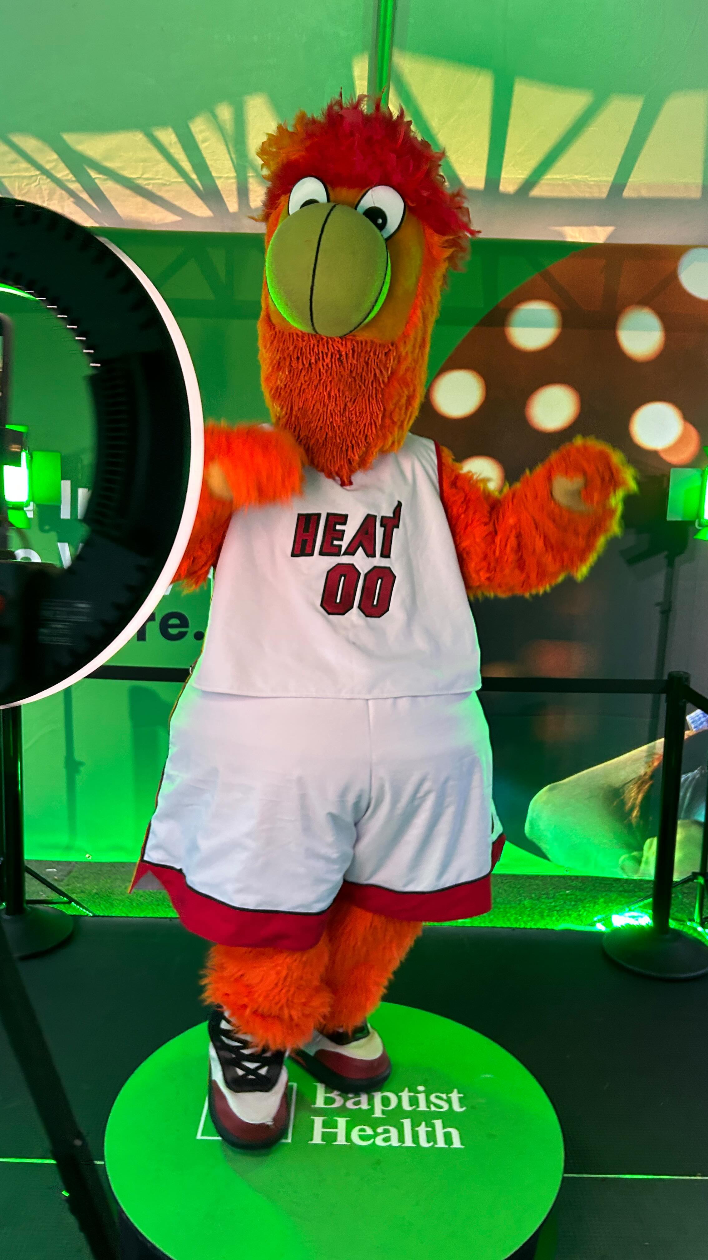 Shining a light on hope, healing, and strength with Baptist Health at Light The Night for Leukemia & Lymphoma Society. Together, we illuminate the path towards a brighter future. 🎈 #cancelbloodcancer #baptisthealth