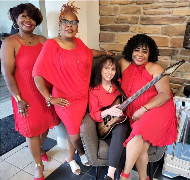 Come join us Taylormayde joining us Mrs Cheryl Rinovato on guitar @ Hotel Indigo 6-9 June 20th 329 Technology Drive. Free admission. Come listen to Some Smooth Jazz & R&B. See you there.