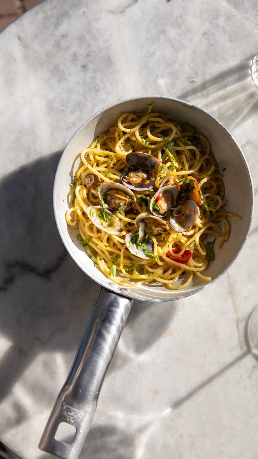 Have you had a chance to try our Vongole? Itâs our classic linguine served with clams, white wine, fresh garlic, red pepper, and parsley. A true taste of Italian tradition! â¨
.
.
.
#lingunitrattoria #italianrestaurantamsterdam #foodieinamsterdam #amsterdamdining #italiandinneramsterdam #foodies #instafood #amsterdam #food