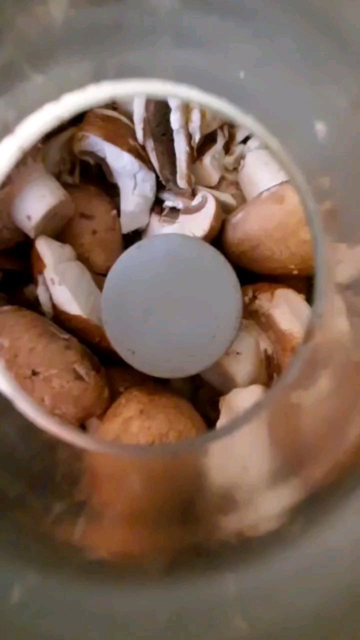 Playing #willitblend while prepping up our #vegan mushroom & butter bean burger