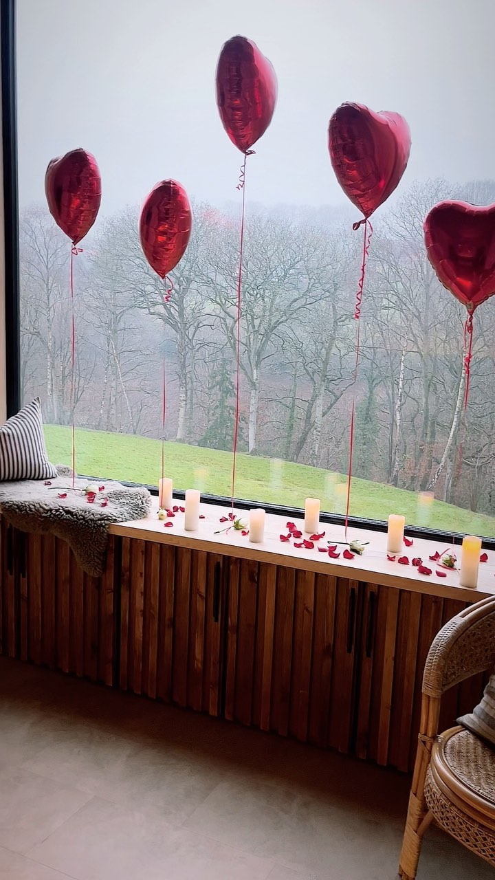 Send a little love…..❤️❤️❤️
New lodge opening and it couldn’t be a better week to celebrate!!
I know I’m a day early but Happy Valentines everyone 🥰
I’m giving you a heads up…you still have time to sort flowers, chocolates, cards.…or even a little romantic break for your valentine! 😉 show the love ❤️❤️❤️
#valentine #bemyvalentine #lodges #lodgeswithhottubs #cabin #cosy #roses #champagne #welshbusinesses #wales #break #romantic #holiday #hearts #candels #celebrate #couples #couplesgoals #engagement #wedding #birthday #decoration #occasion #honeymoon #tourism #ukstaycation #visitwales #uktravelling_me #uktravel