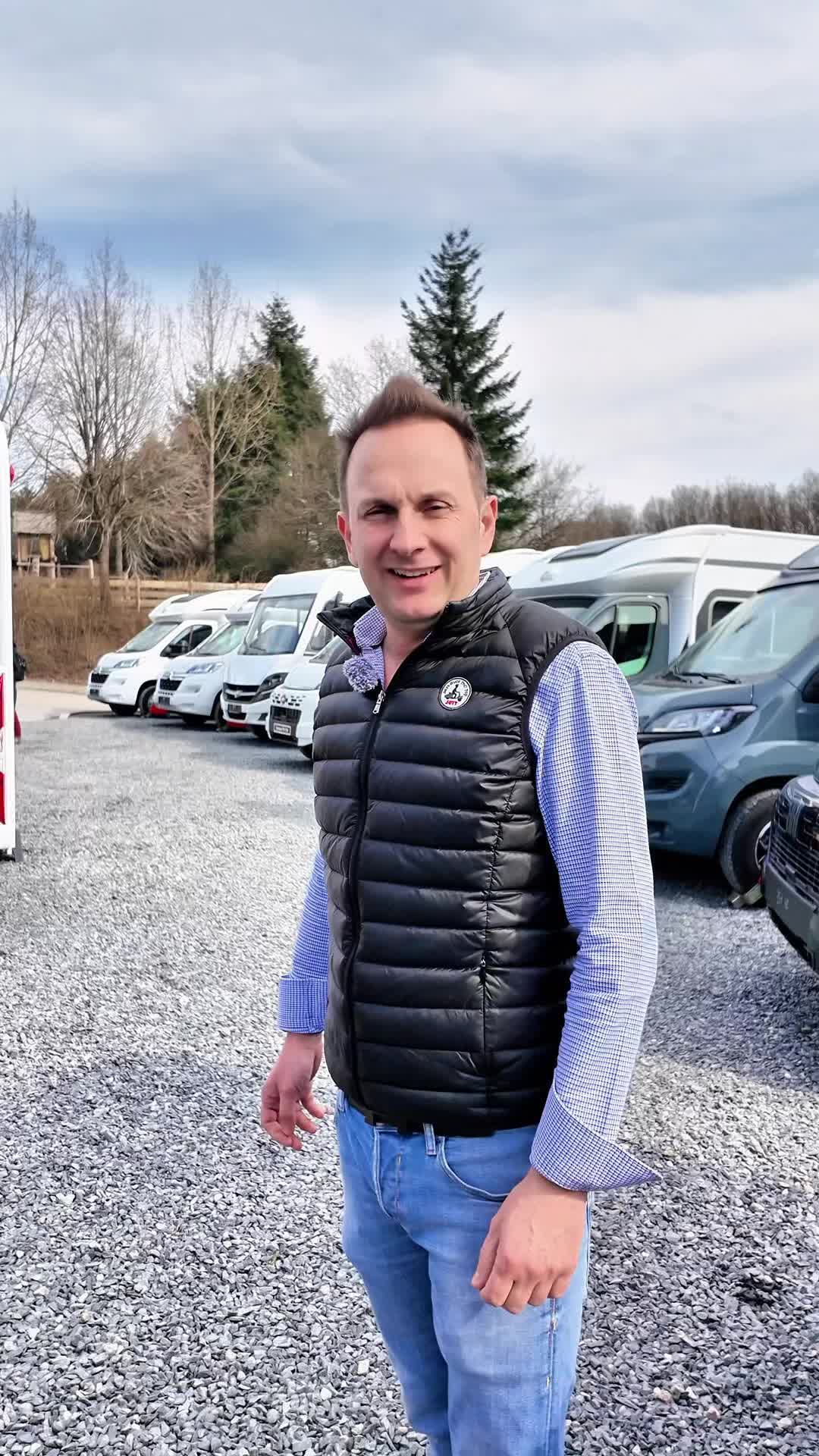 Grouss Porte ouverte bei eis an der Fuussekaul, och nach muer de 16. Mäerz vun 10h00-18h00 🚐 🏕️ Kommt laanscht a kuckt iech eis Campere genau un!