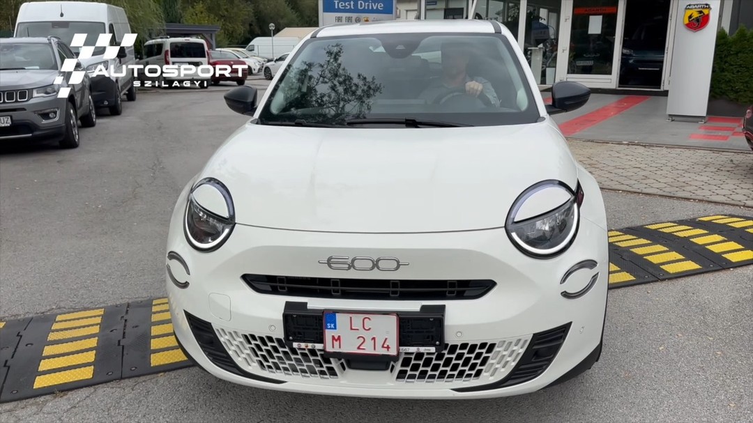 Pokochajte sa krásou nového FIAT 600 Hybrid v bielej farbe! 🤍✨ Tento elegantný kúsok vám ukáže, ako štýl a ekológia idú ruka v ruke. Už teraz sa môžete stať jeho šťastným majiteľom. V Autosport Szilágyi na vás čaká nablískané a pripravené plniť vaše sny! 🚗💎
Príďte si ho pozrieť naživo! #FIAT600Hybrid #AutosportSzilágyi #BielaElegancia #ZelenáBudúcnosť