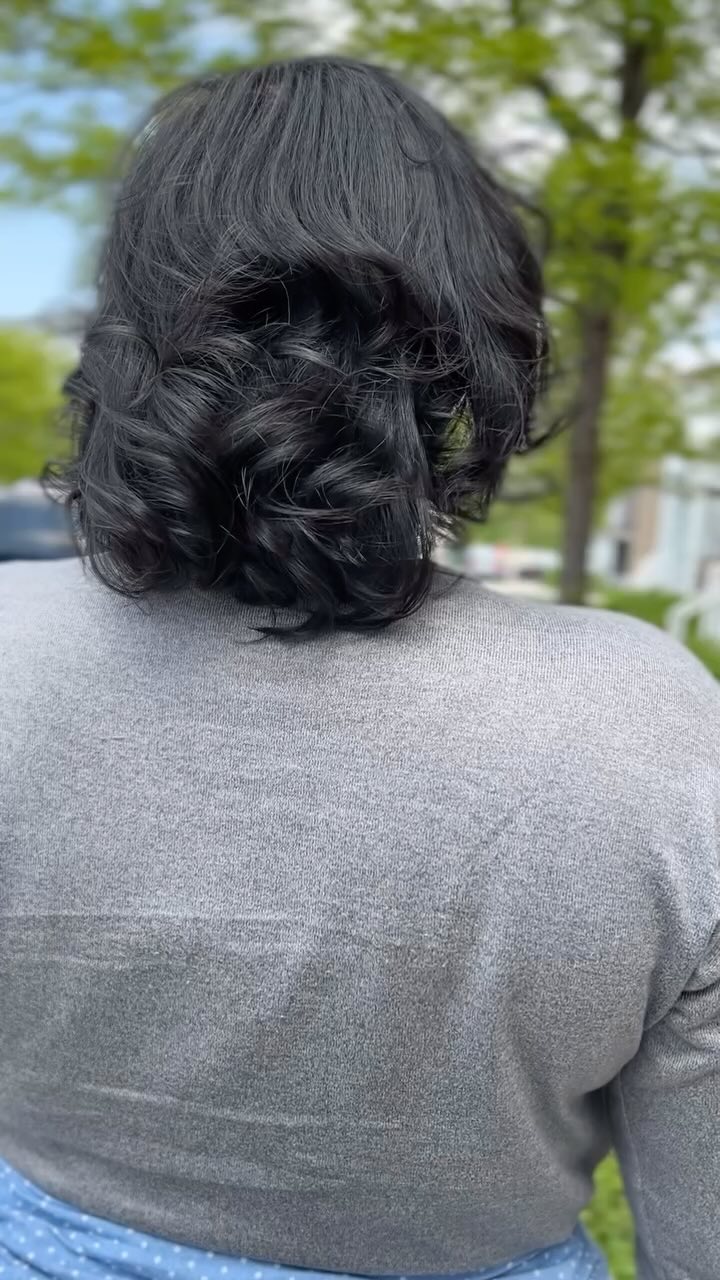 Love04 makes us feel so good! The bundle includes shampoo, conditioner, leave-in tonic, oil (or butter)! Link in bio! Don’t wait another day😰