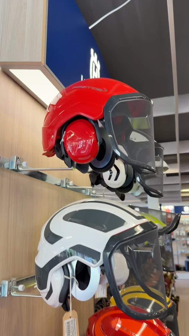 🪖 Protos, Husqvarna, Ochsenkopf, Schweizer & Co.
Alles für Forst und Garten direkt bei uns in Lenzburg. Komm vorbei! 💪🌿