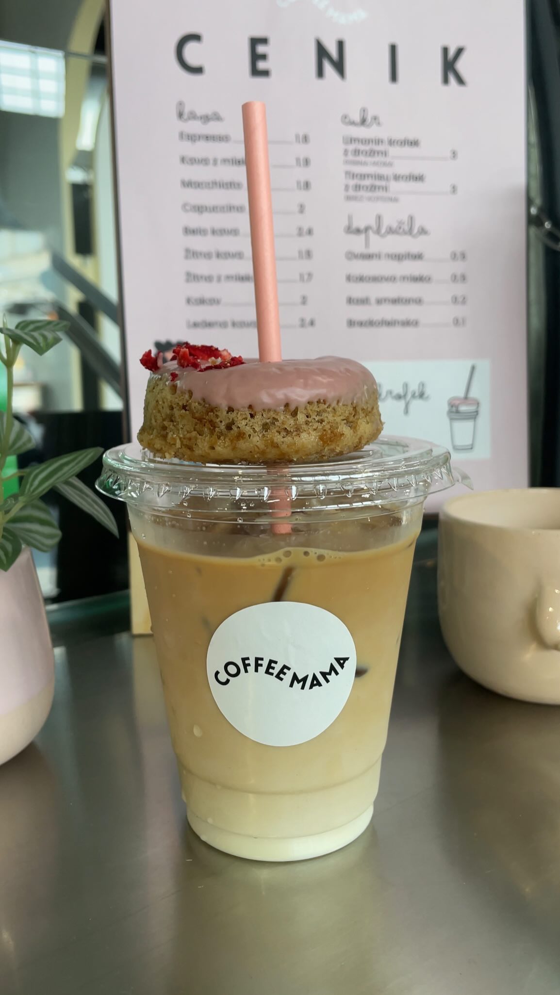 A cool and refreshing delight to beat the summer heat. Ice-cold perfection in a cup. ☕️🧊☀️