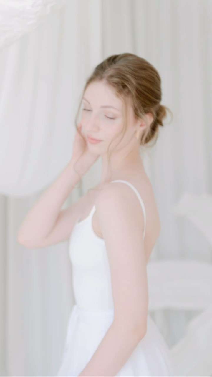 Occasionally I’m extra inspired to create something just for me - Preto Loft’s *gorgeous* Solarium Winter installation started the gears turning, and the *stunning* @marichka.baysa (with makeup and hair by the amazing @matte.era.makeup_ ) helped bring it all together. I could not be more thrilled with the way this creative turned out 🥹🥹🥹 I also can’t believe I managed to narrow down to 5 favourites for the reel - more of these stunning photos will be bombarding your feeds shortly 😌
Thank you to everyone who made this shoot happen!! 🤍
.
Studio @pretoloft
Model @marichka.baysa
Makeup @matte.era.makeup_
Assist @mengvisuals
Dress @balticbornclothing
.
.
.
.
#portraitphotography #naturalbeauty #creativeportraitsession #beautyportrait #mintroombest #portraitoftheday #portrait
#torontophotographer #gtaphotographer #ontariophotographer #familyphotography #newbornphotography #maternityphotography #torontoportraitphotographer #torontoeventphotographer #refinedpresets #refinedco #lightroompresets #naturallight #naturallightphotography #lightandairy #megmateraphotos