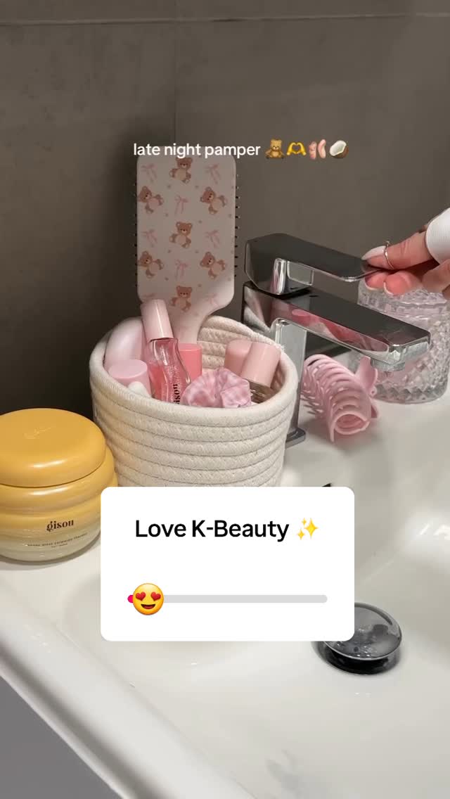 ✨ Why We Love K-Beauty ✨
⠀
K-Beauty is more than skincare — it's a philosophy:
🌸 Gentle, skin-respecting routines
🧪 Innovative and powerful formulas
🌿 Natural, skin-loving ingredients
💧 Lightweight textures with deep hydration
⠀
Every product feels like a self-care ritual. The result? Radiant, smooth, youthful skin.
⠀
At www.skincareboxbeaute.com, you’ll find a curated selection of Korean brands already loved around the world.
⠀
Try it yourself — let skincare become your daily pleasure 💗
⠀
#kbeauty #koreanskincare #skincareboxbeaute #glowingskin #selfcareritual #antiagingskincare #kbeautylovers