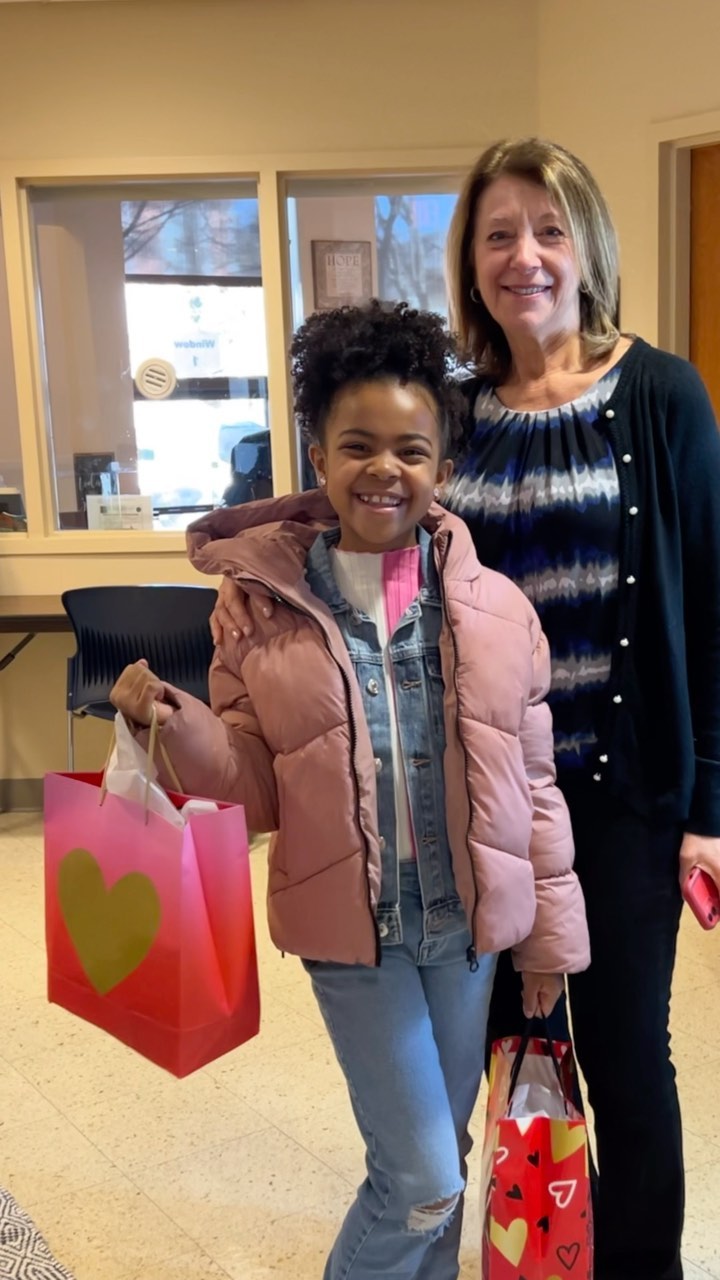 📢Special Delivery Alert!!! I had the pleasure of delivering 6 Beautiful Bags to the Shelter Director of the Cornerstone House, a shelter operated through the @montclairsalvationarmy “The Cornerstone House is the only homeless shelter of its kind in Suburban Essex County. The 23 bed facility serves families and individuals who are not eligible for shelter through the Division of Family and Benefits.
Residents share a communal kitchen, dining and recreational area. Family quarters offer private baths, while individuals are housed dormitory style with a maximum of four residents to a room. All residents work with The Salvation Army case manager and establish a case plan that will lead to stable housing.” I’m so happy that the Cornerstone House continues to be a part of the Project Beautiful family. 💜 @rainamariepitts @jnepitts11