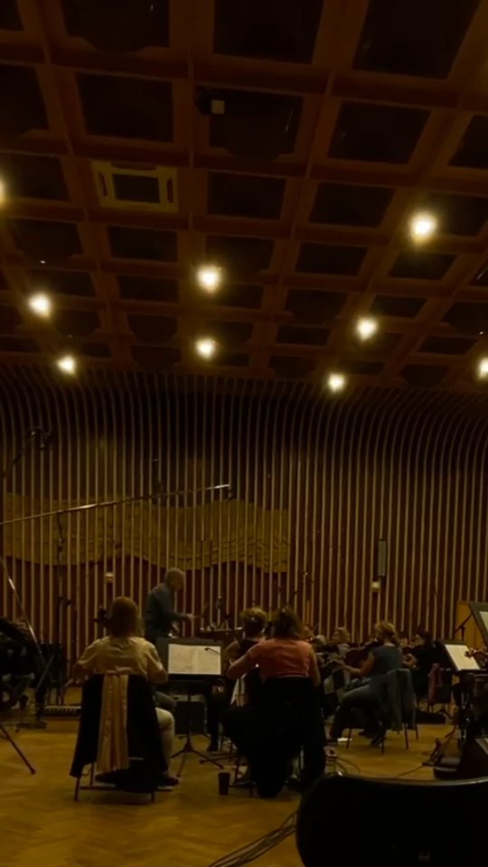 Such a fantastic experience to have recorded my 'Fantasy for Piano and Orchestra in B Minor, Opus 8' with #belyavskysergey and the #cnso in autumn 2021.
.
Special thanks goes to @itsnikas
and @laurenzmarsau from @_okwhynot - great footage & great making-of video, guys!
#artistoftheweek #artistsofinstagram #goetzoestlind #classical #classicalcomposer #classicalmusic #classicalmusician #classicalmusicians #classicalpianist #classicalpiano #neoclassical