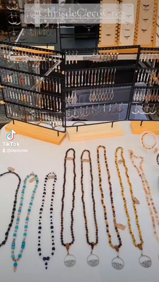 Jour de Marché à Saint Étienne de Tinée !
Le soleil à pointé le bout de son nez entre les nuages 😊
Et vous quel temps fait-il ?
Belle journée
#Cecocrea
#CecocreaBijoux06
#CréationsArtisanales