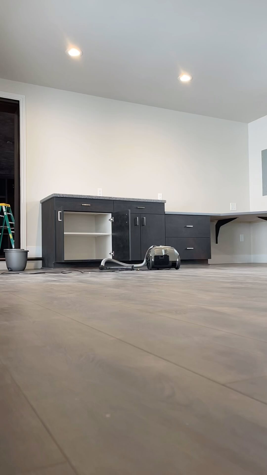 Profesional Cleaning
Let the experts handle it.
#Reno #tahoe #cleaners #bluelakehousecleaning