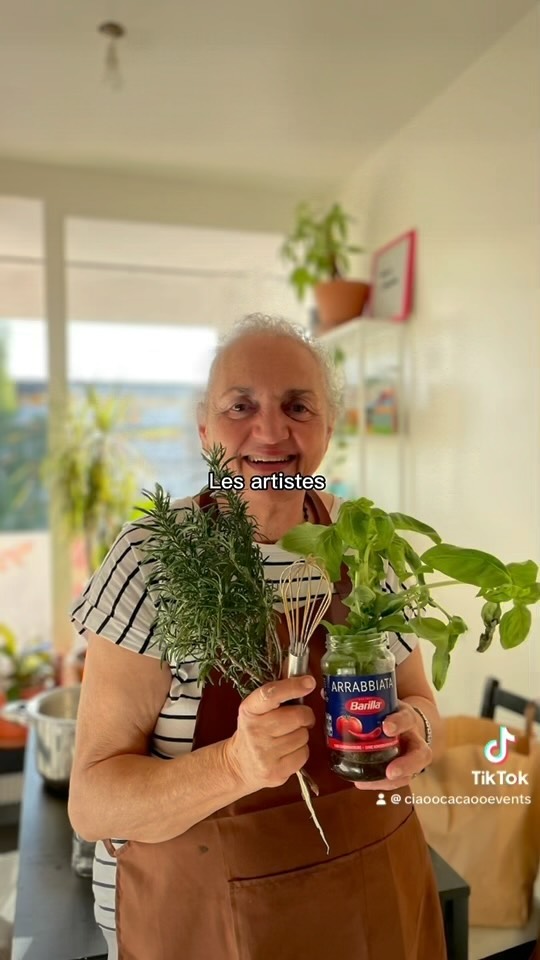 Thème-Grèce avec ciaoo cacaoo events
La nonna a préparer des délices pour cet événement avec beaucoup d’amour et les artistes, wahu 😻😍 vous avez fait des merveilles 💙🍹
Et bien sûr le lieu devais être dans un parc, mais la météo a décidé qu’in allait aller dans un lieu formidable, au restaurant Hanae @hanae_tapasrestaurant
#sipandpaintgeneve #cocktailgeneve #geneveart #arteventgeneve #genevart #genevesummer