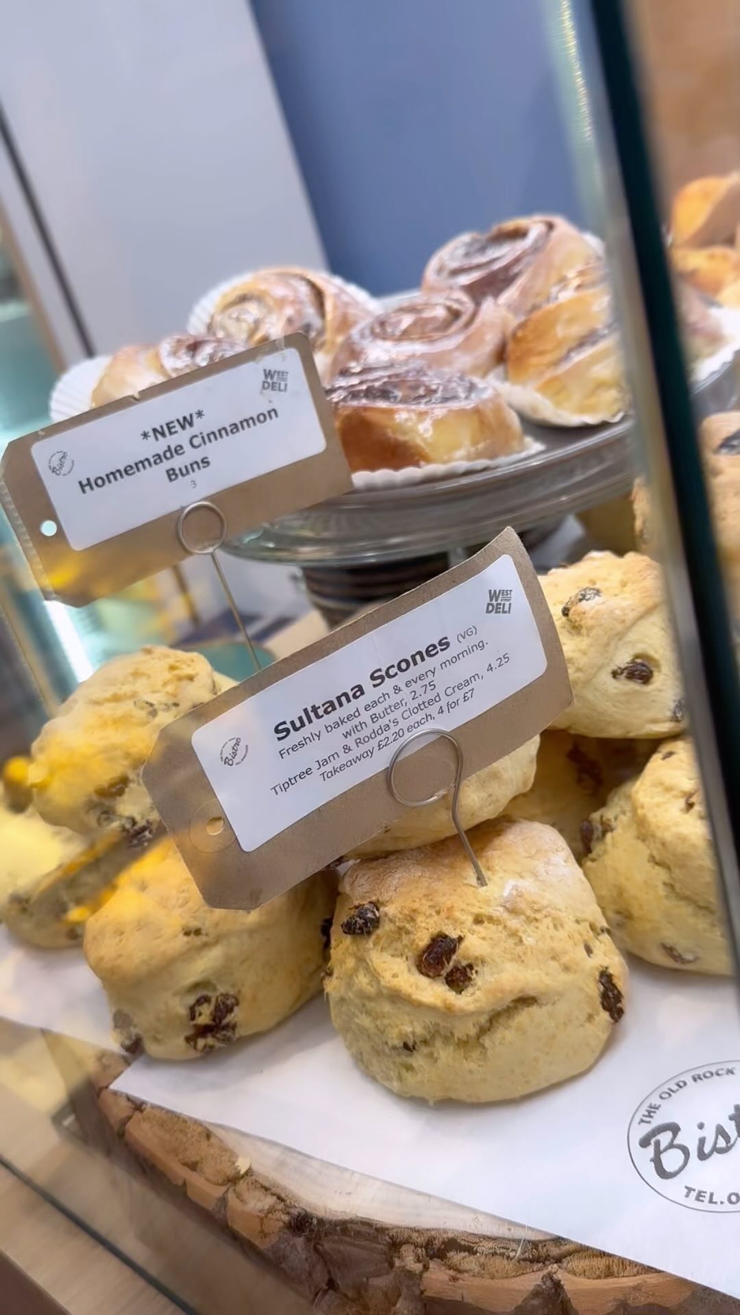 Good Morning! ☀️
All stocked up & ready for busy Bistro weekend…
All homemade on-site either right here or @weststreetdelicromer by one of the best teams in the business…
@hadleywarner
@davidjnockels
@abbiebarrett_x
@lily_053x
@thedancingscone
@hols.99
(& Kathryn who isn’t on insta…)
#cromer #homemade #patacakepatacake #doneright