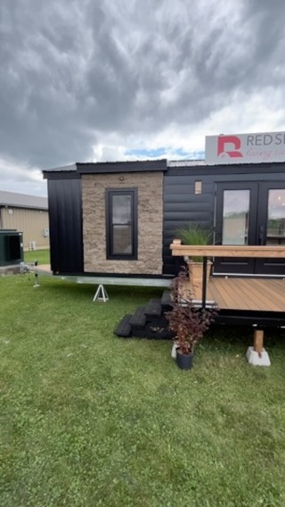 @exterpark.canada Mobile deck solutions with our friends @redshed.co . Come check it out @tinyhome.show Ancaster fairground this weekend.