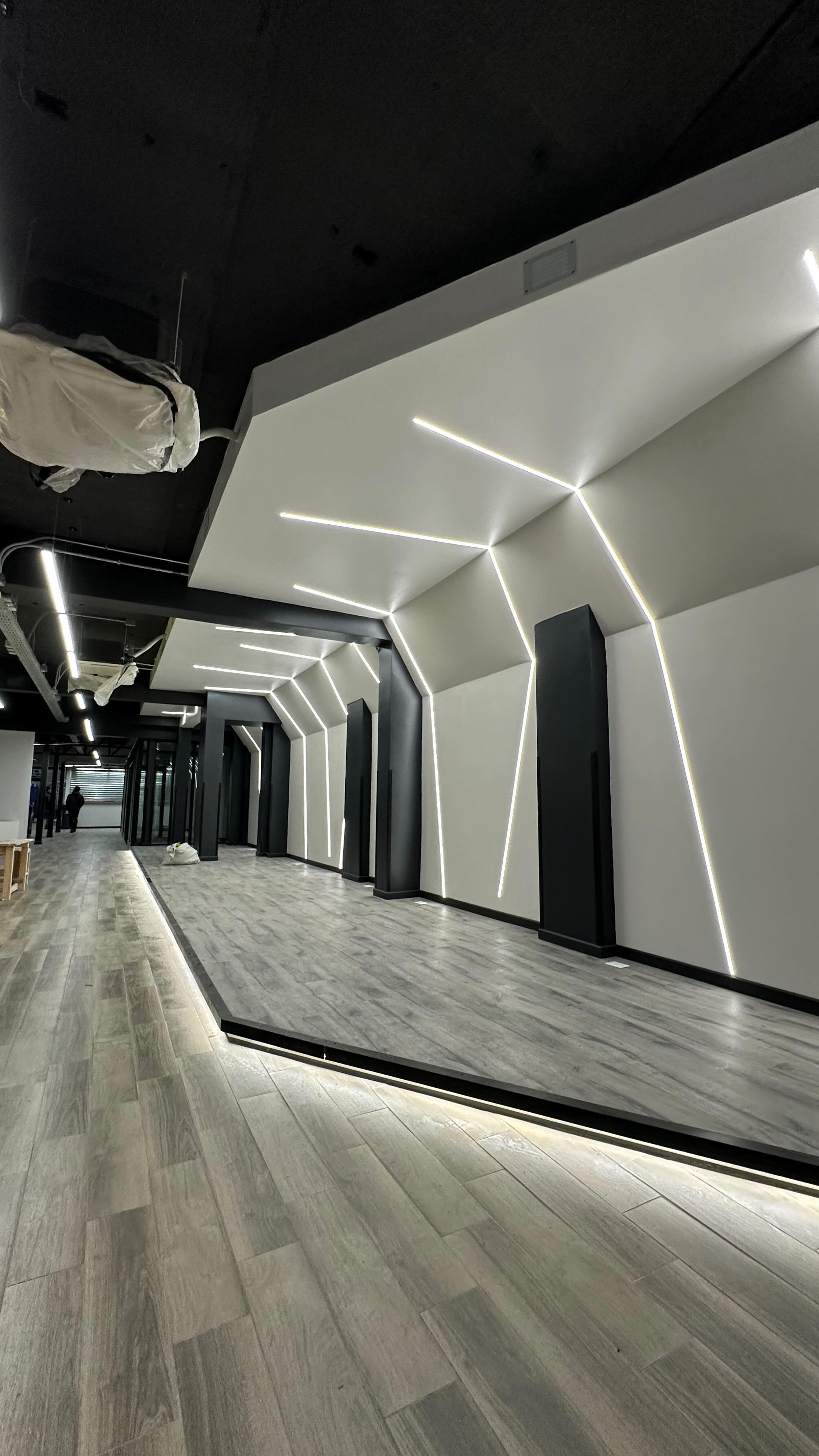 Remodelación edificio Showroom Biotech
2100 m²
Transformación integral del edificio para revitalizar una antigua construcción y añadirle valor.
#minimaldesign #minimal #architecture #drywall #arquitectura